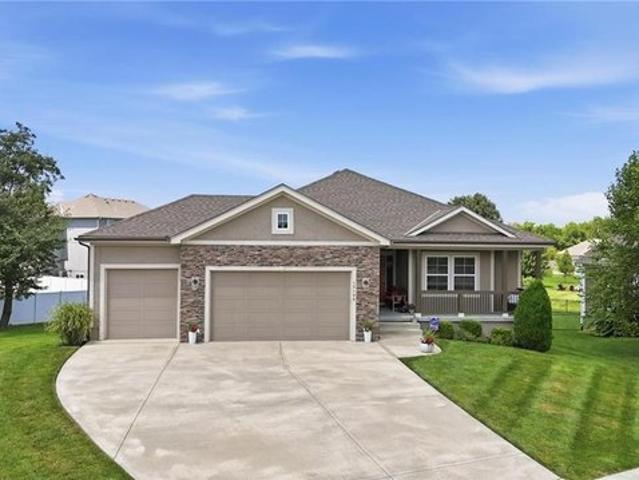 House for sale in Peculiar, Missouri