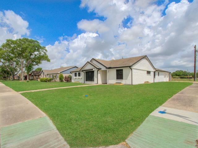 House for sale in Meadows Place, Texas