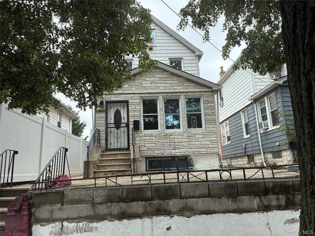House for sale in Queens, Arverne