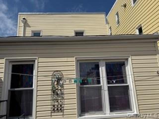 House for sale in The Bronx, Arverne