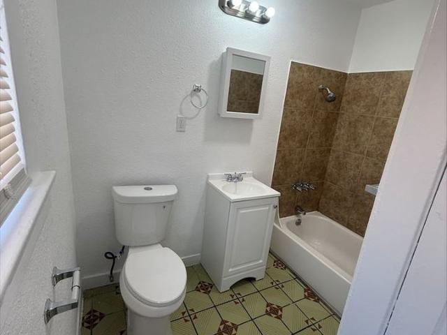 Apartment for rent in Long Beach, California