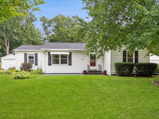 House for sale in Country Club Knolls, Indianola
