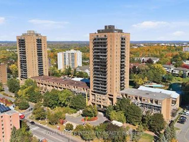 Condo for sale in Rideau-Vanier, Ottawa
