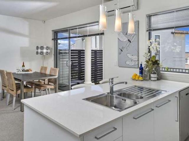 House for rent in Paremoremo