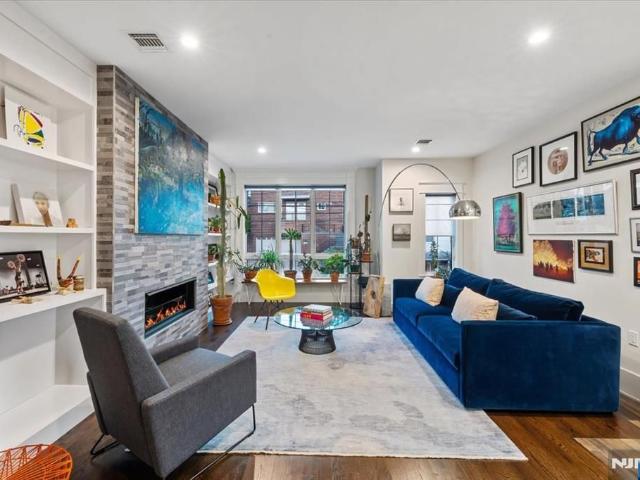 Townhouse for sale in Fort Lee