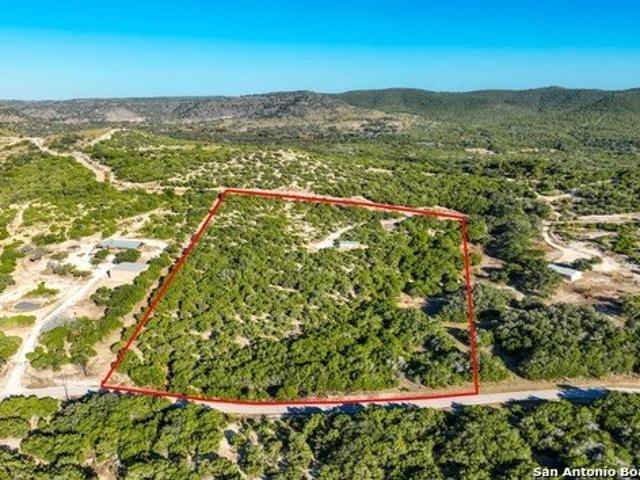 Farm for sale in Pipe Creek, Texas