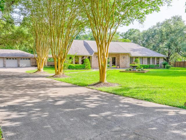 House for sale in Friendswood