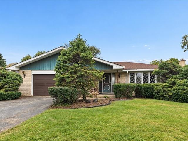 House for sale in Navajo Hills, Palos Heights