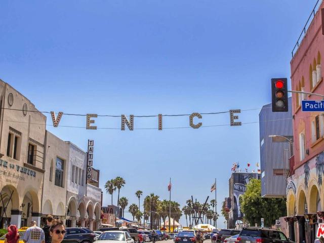 Townhouse for sale in Canoga Park, California