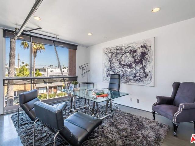 Townhouse for sale in Canoga Park, California