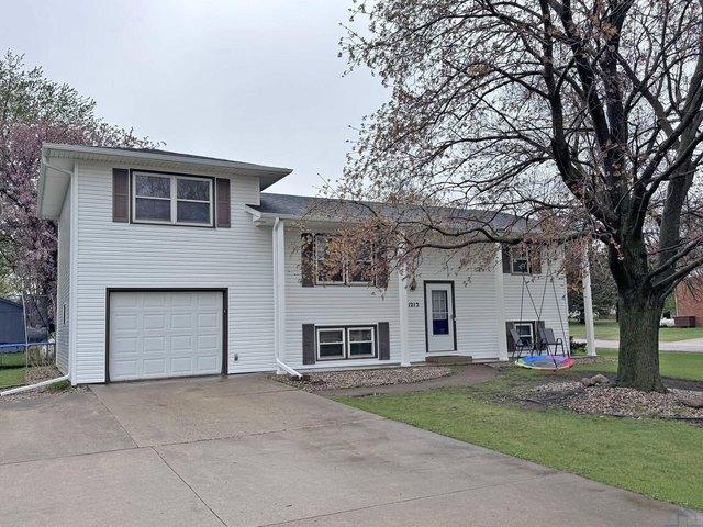 House for sale in Larchwood, Iowa