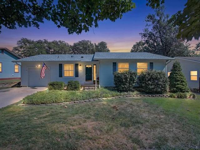 House for sale in Manhattan, Riley County