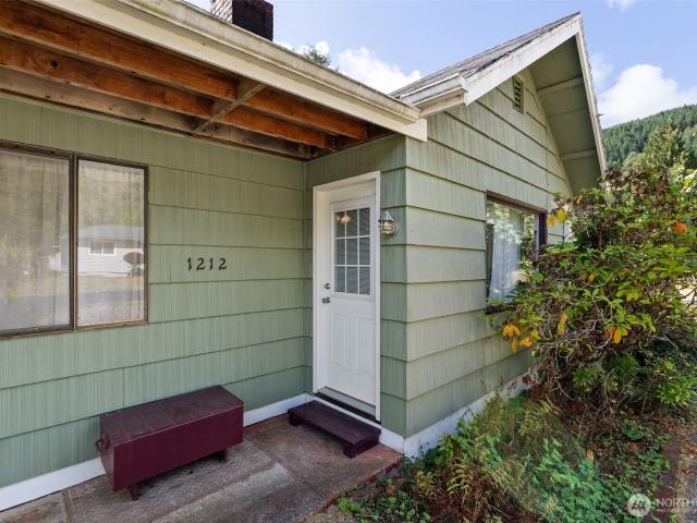 House for sale in Raymond, Pacific County