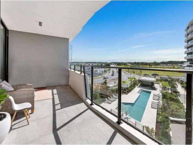Apartment for rent in Helensvale Town Centre