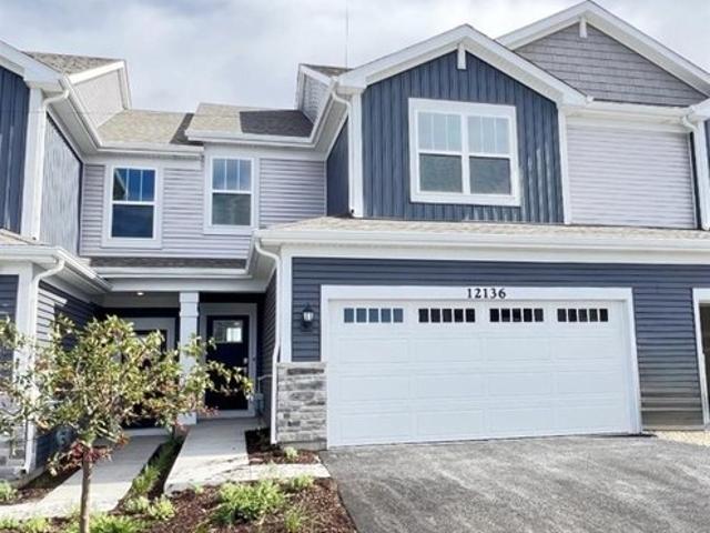 Townhouse for sale in Mchenry, Illinois