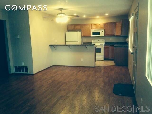 Townhouse for sale in Lakeside