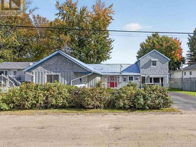 House for sale in Pleasant View, Laurentian Valley