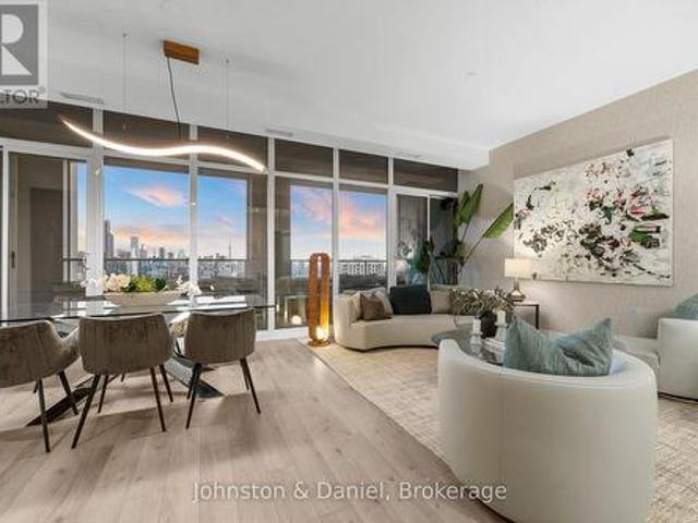 Condo for sale in Toronto—St. Paul's, Toronto