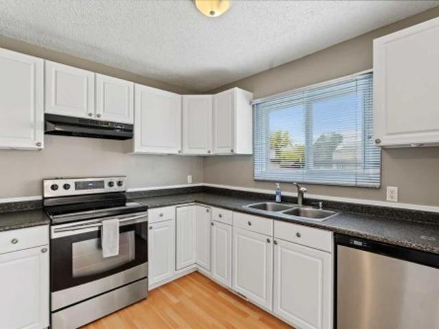 Townhouse for sale in Deer Ridge, Calgary