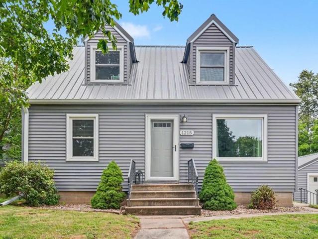 House for sale in Cedar Falls, Black Hawk County
