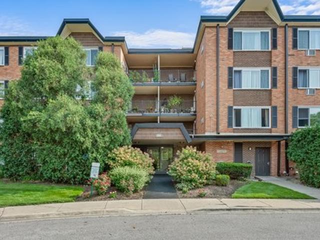 Condo for sale in Arlington Heights, Illinois