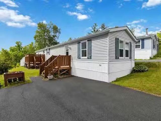 House for sale in Beaver Bank, Nova Scotia