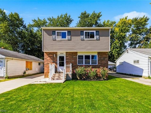 House for sale in Lakeline, Eastlake