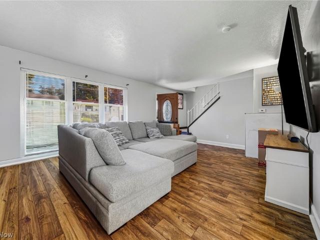 House for sale in Lakeline, Eastlake
