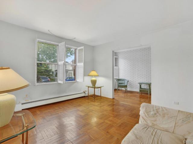 House for sale in The Bronx, Arverne