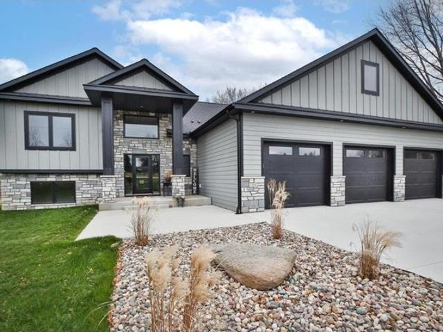 House for sale in Dodge Center, Minnesota