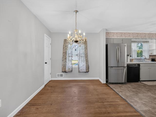 House for sale in North Hills, Bedford