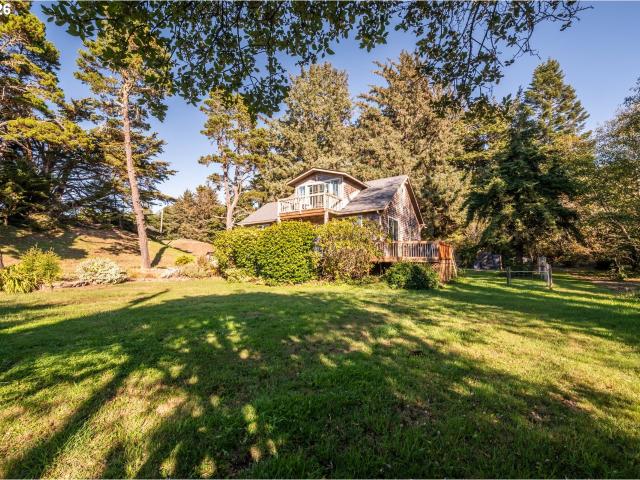 House for sale in Bandon, Coos County