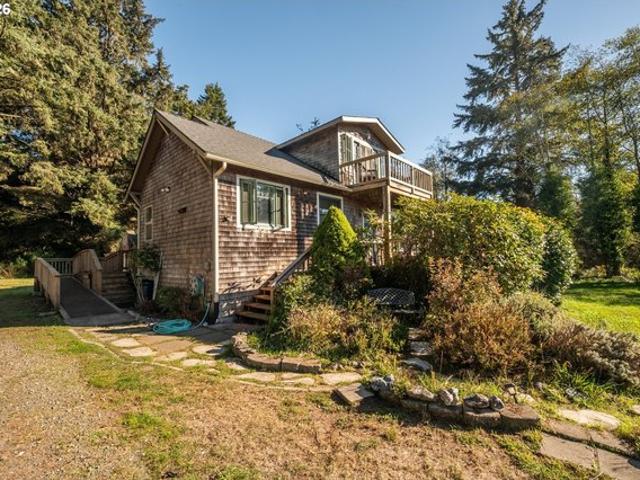 House for sale in Bandon, Coos County