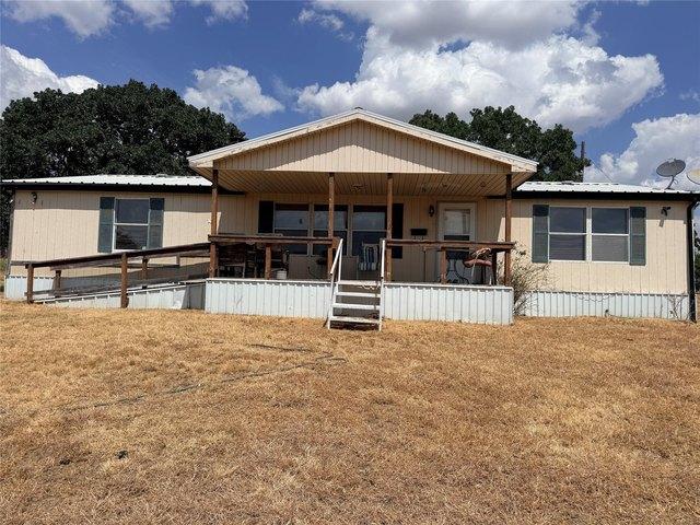 House for sale in Bowie, Texas