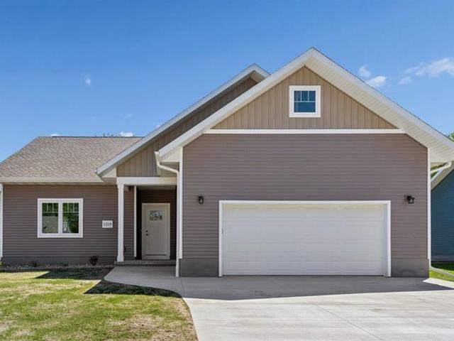 House for sale in Waterloo, Iowa
