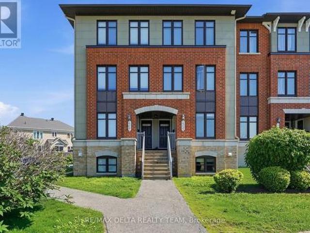 Townhouse for sale in Avalon, Ottawa