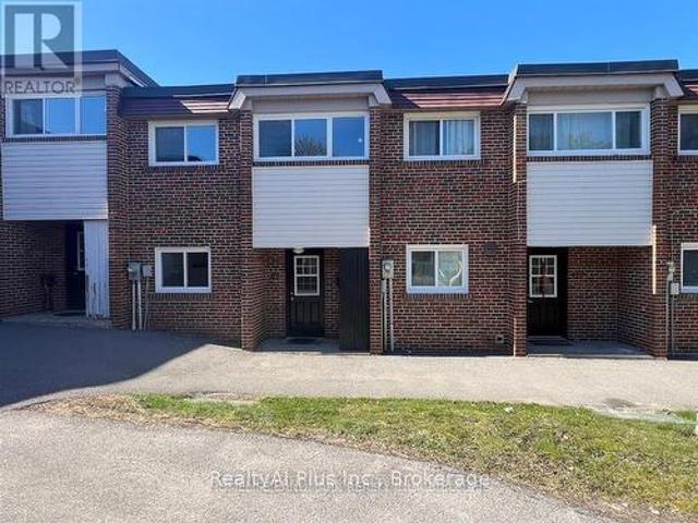 Townhouse for rent in Woburn, Ontario