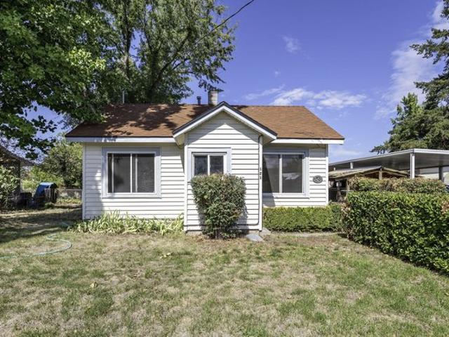 House for sale in Valley Center Mobile Village, Medford