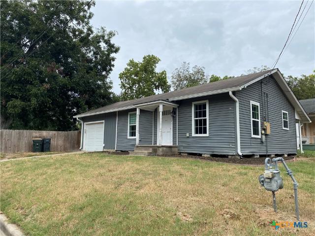 House for sale in Shiner, Texas