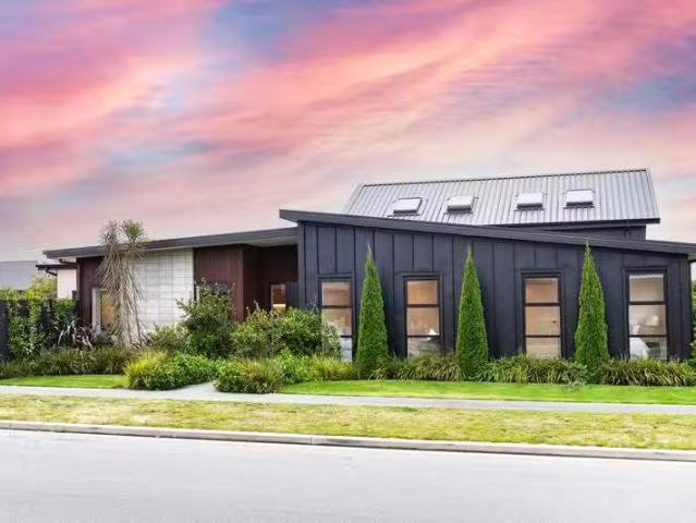 House for sale in Chaslands, Canterbury