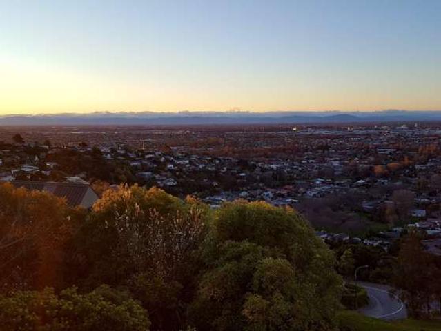 Townhouse for rent in Chaslands, Canterbury