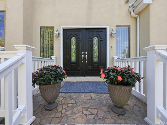 House for sale in Glenwood, New York