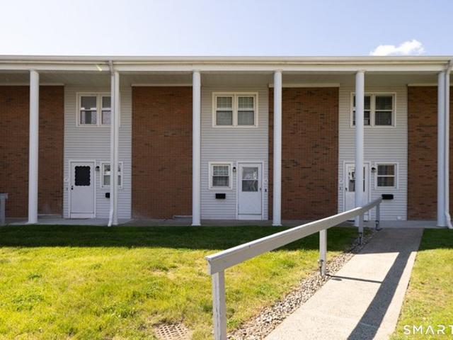 Townhouse for sale in Milford, Connecticut