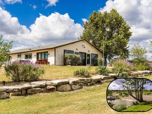 House for sale in Comfort, Kendall County