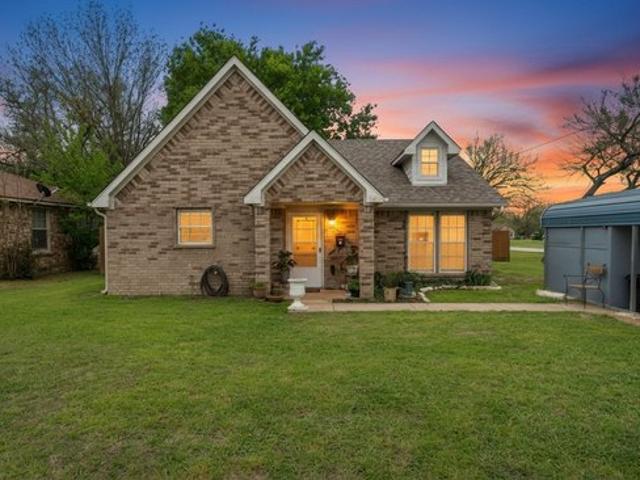 House for sale in Wills Point, Texas