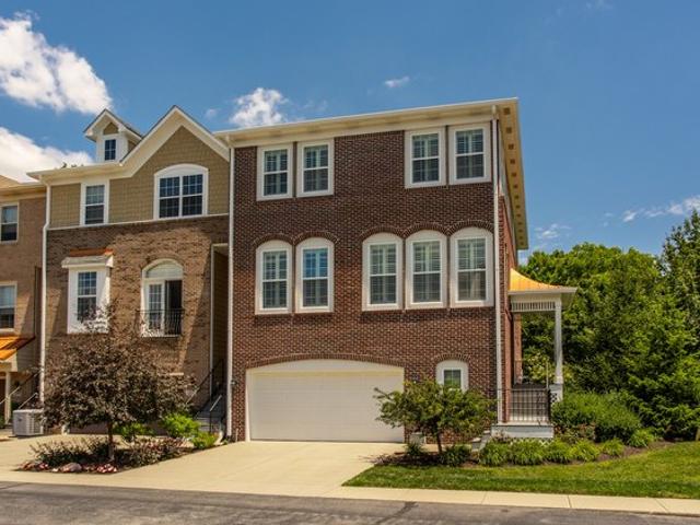 Condo for sale in Zionsville, Indiana