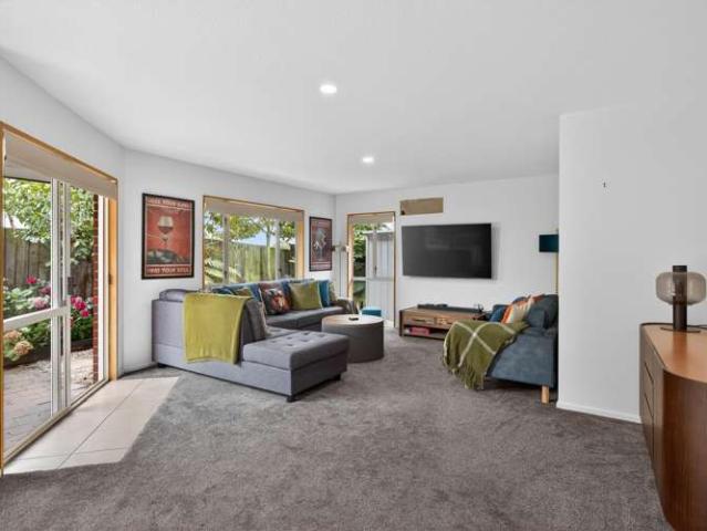 House for sale in Edgeware, Canterbury