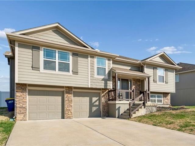 House for sale in Peculiar, Missouri