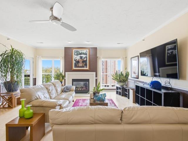 Condo for sale in Milwaukee, Milwaukee County