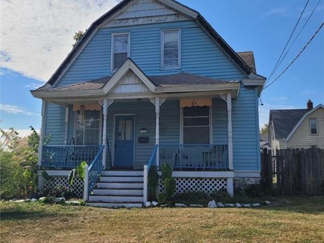 House for sale in Alton, Illinois